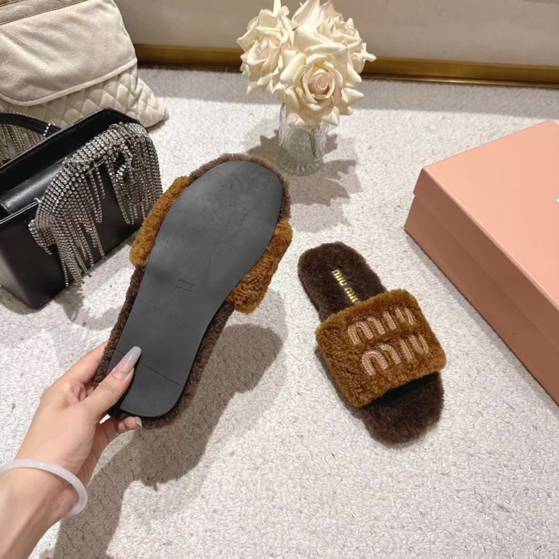 l0vis Vvtt0n slippers